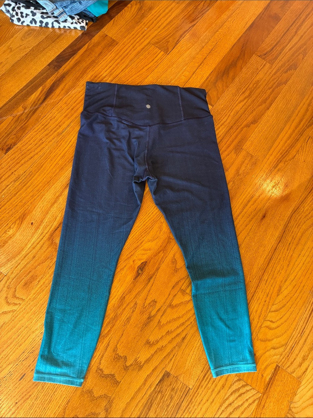 Athleta Women’s Ombre Navy to Teal 7/8 Elation Leggings